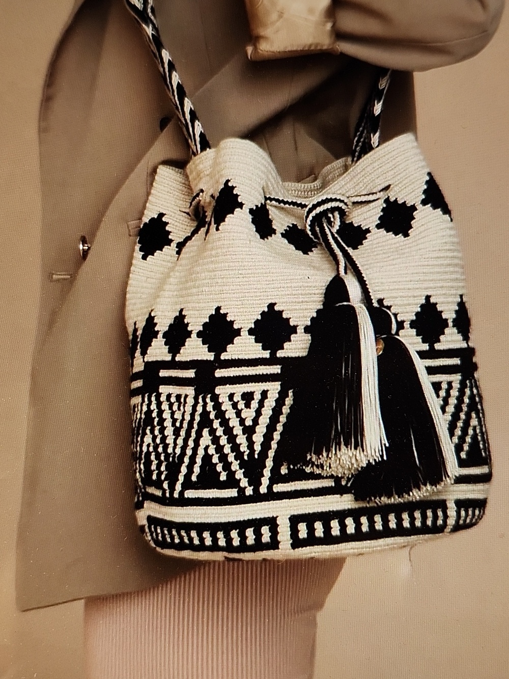CHILA HANDMADE DRAWSTRING BUCKET BAG - Picture 13 of 13